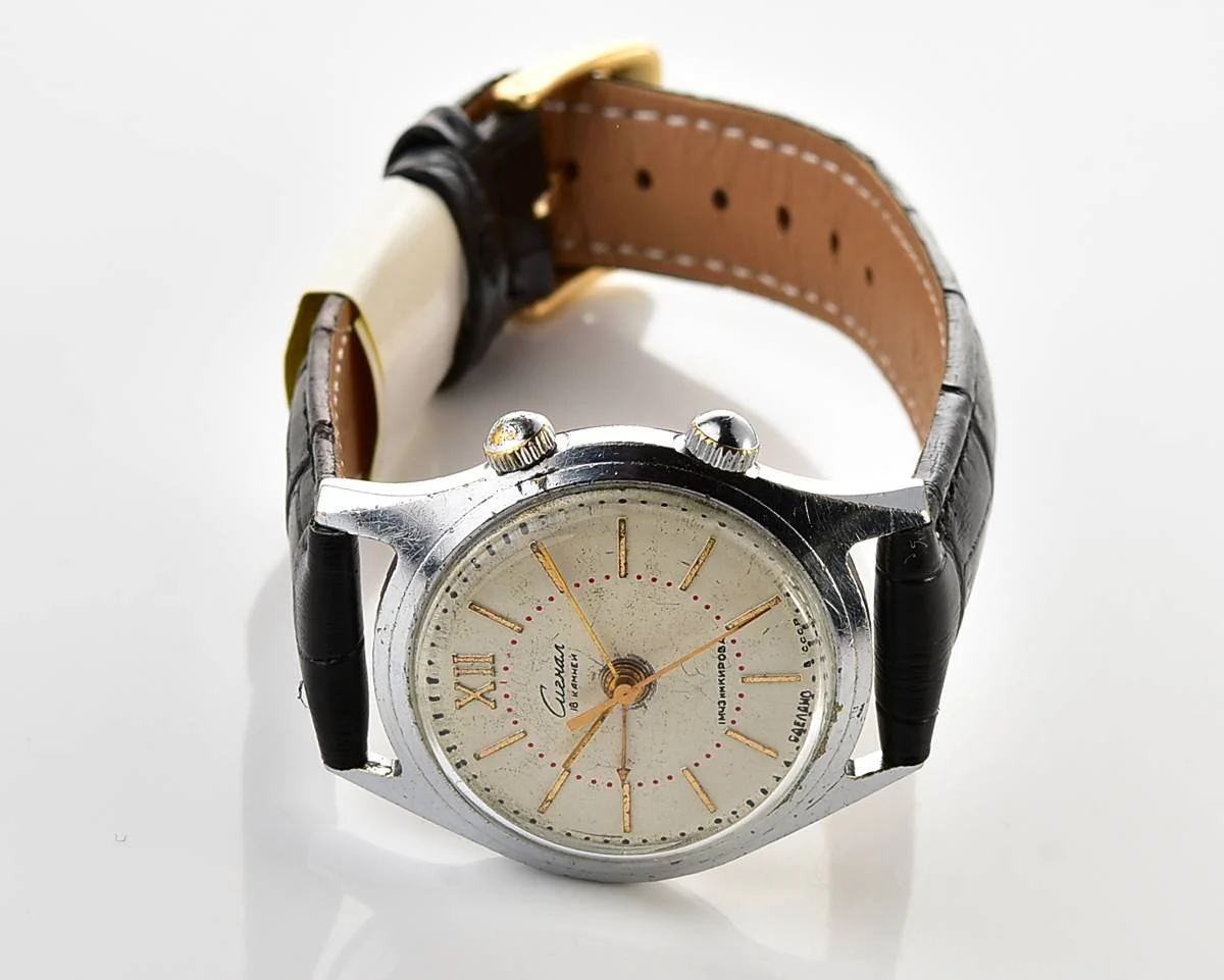 Signal vintage mechanical watch with alarm function