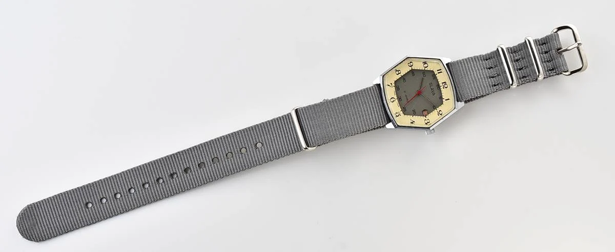 Excellent hexagonal Slava Soviet mechanical vintage watch