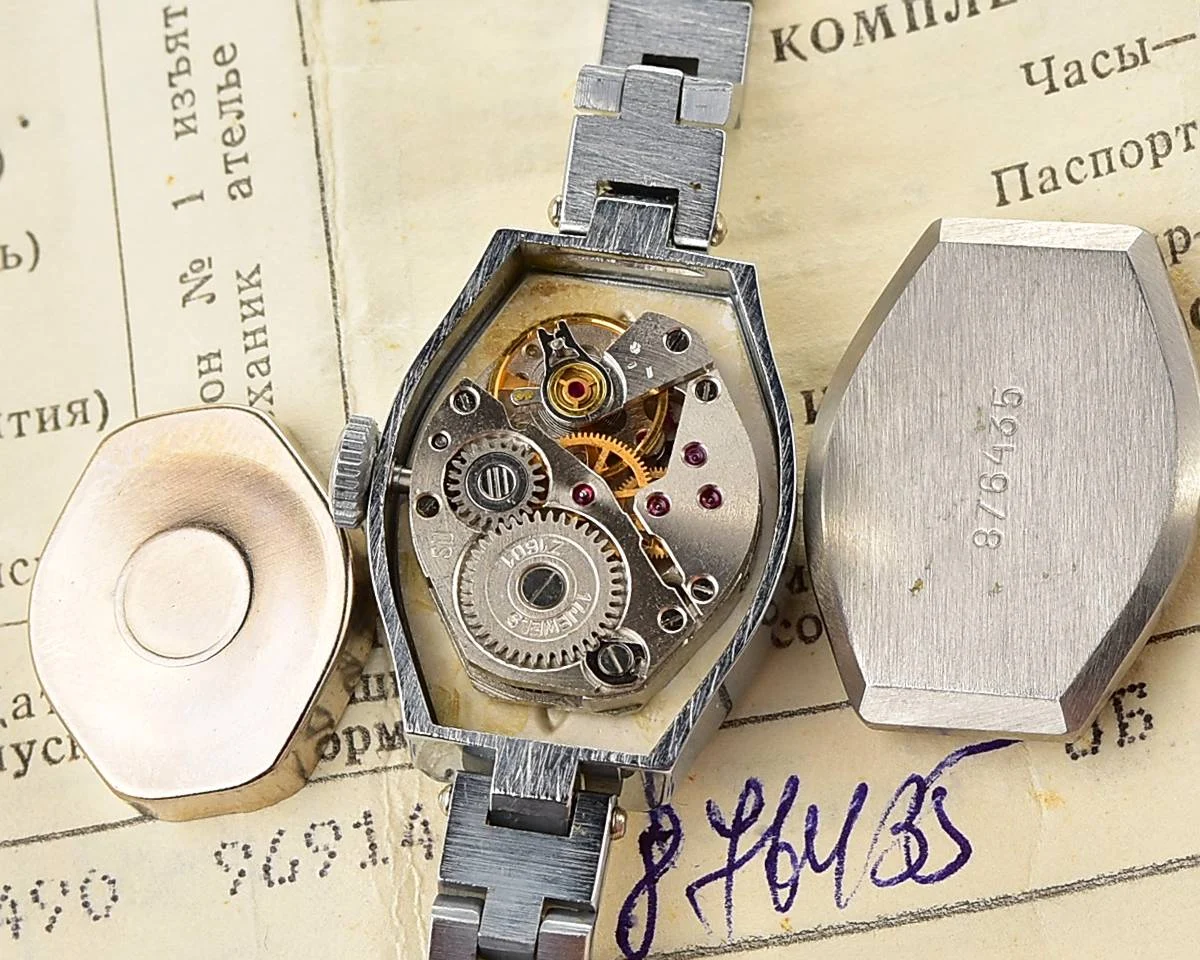 TIME CAPSULE: Zaria vintage wrist watch for ladies – New Old Stock (NOS)!