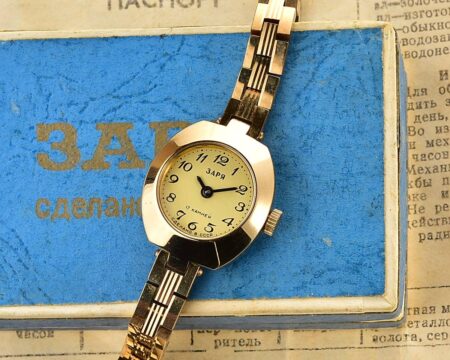 TIME CAPSULE:  ZARIA vintage wrist watch for ladies – new old stock(NOS)!