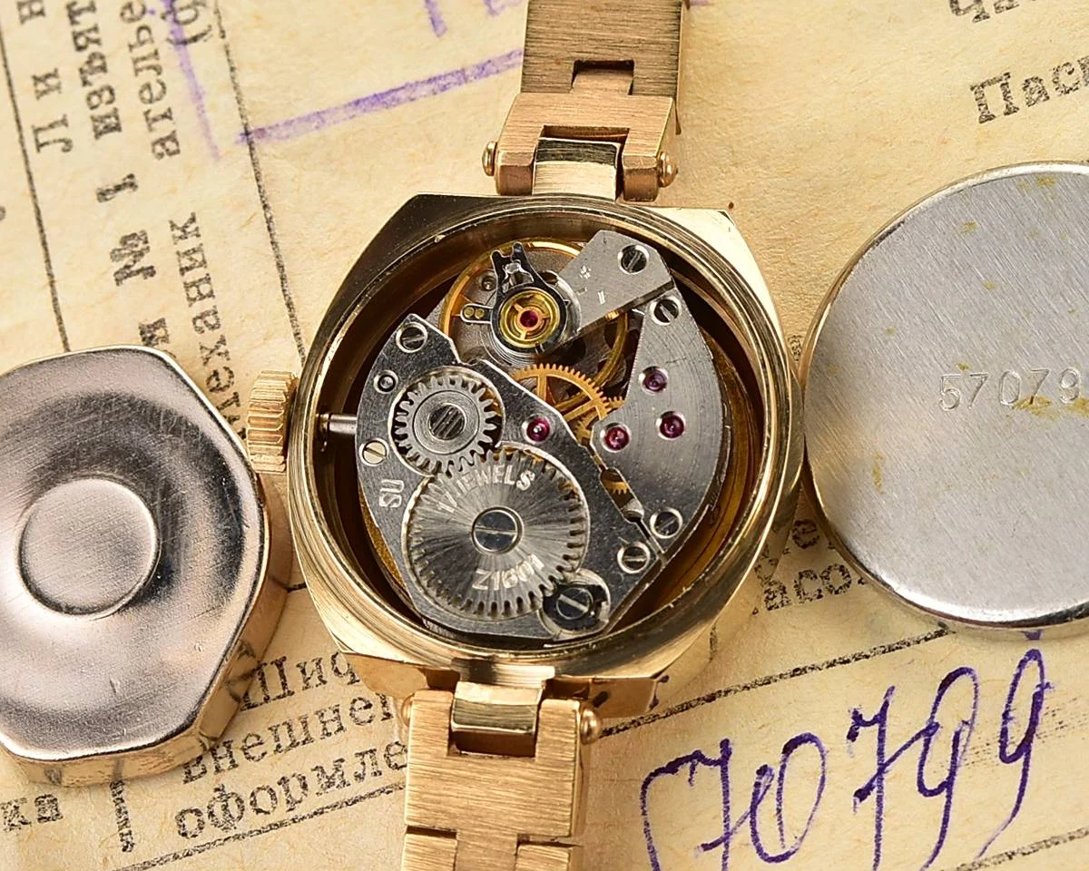 TIME CAPSULE: Zaria vintage wrist watch for ladies – New Old Stock (NOS)!
