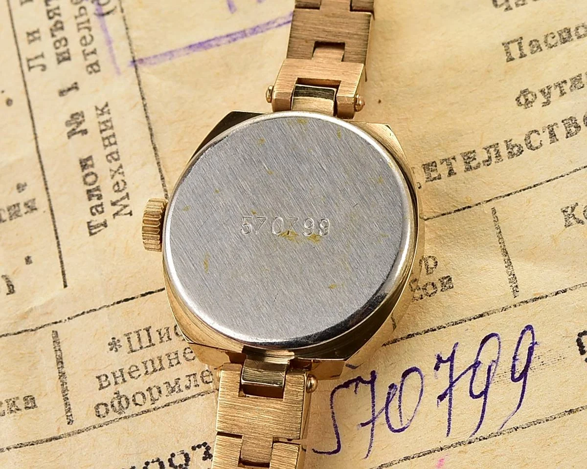 TIME CAPSULE: Zaria vintage wrist watch for ladies – New Old Stock (NOS)!