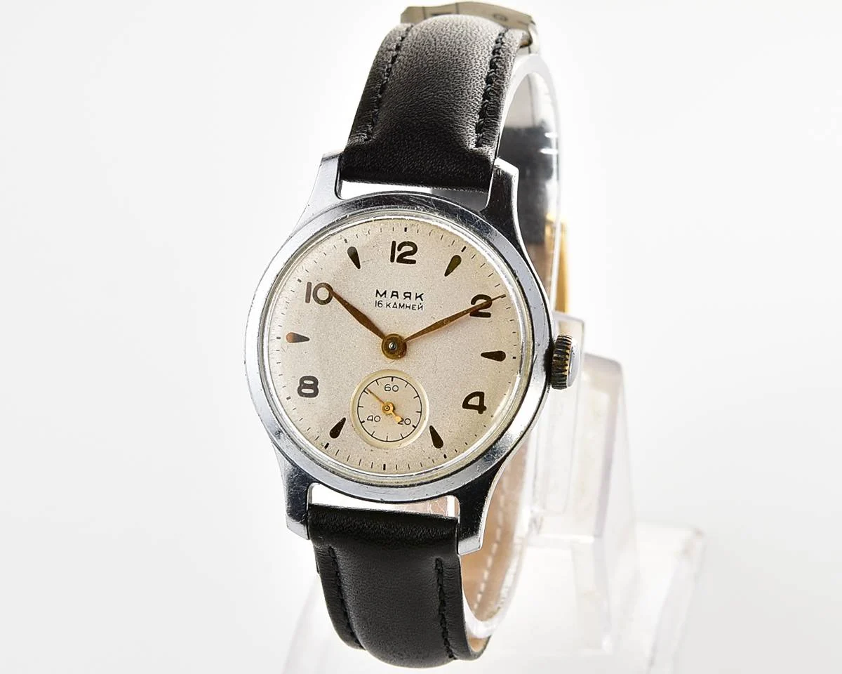 Excellent vintage Soviet Mayak mechanical watch from the 3rd quarter of 1956