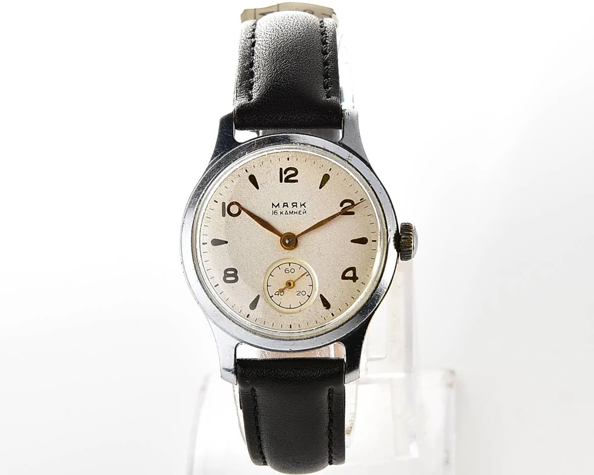 Excellent vintage Soviet Mayak mechanical watch from the 3rd quarter of 1956