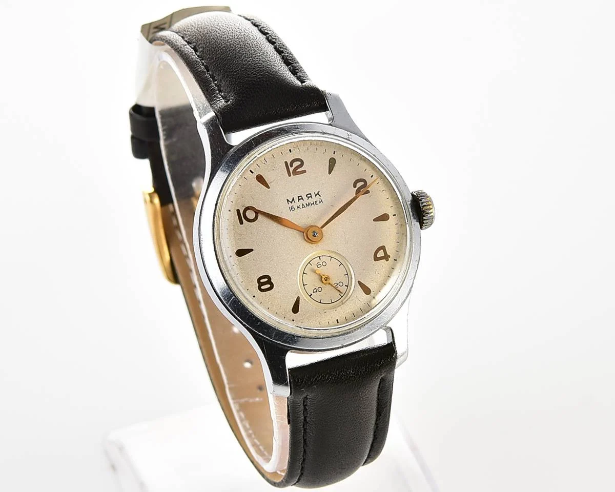 Excellent vintage Soviet Mayak mechanical watch from the 3rd quarter of 1956