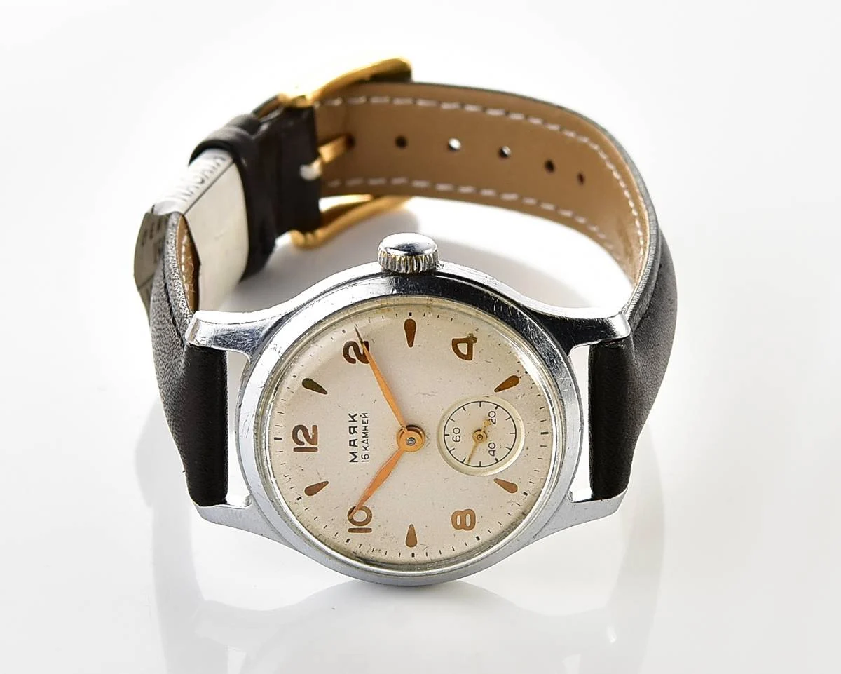 Excellent vintage Soviet Mayak mechanical watch from the 3rd quarter of 1956