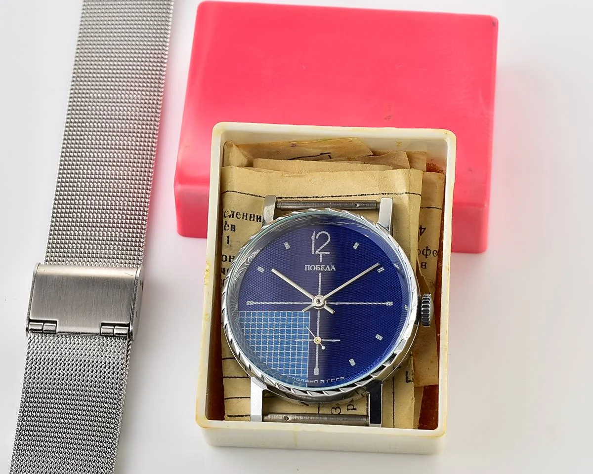 TIME CAPSULE: Soviet mechanical Pobeda watch – New Old Stock (NOS) + Milanese bracelet & upgraded mineral crystal!