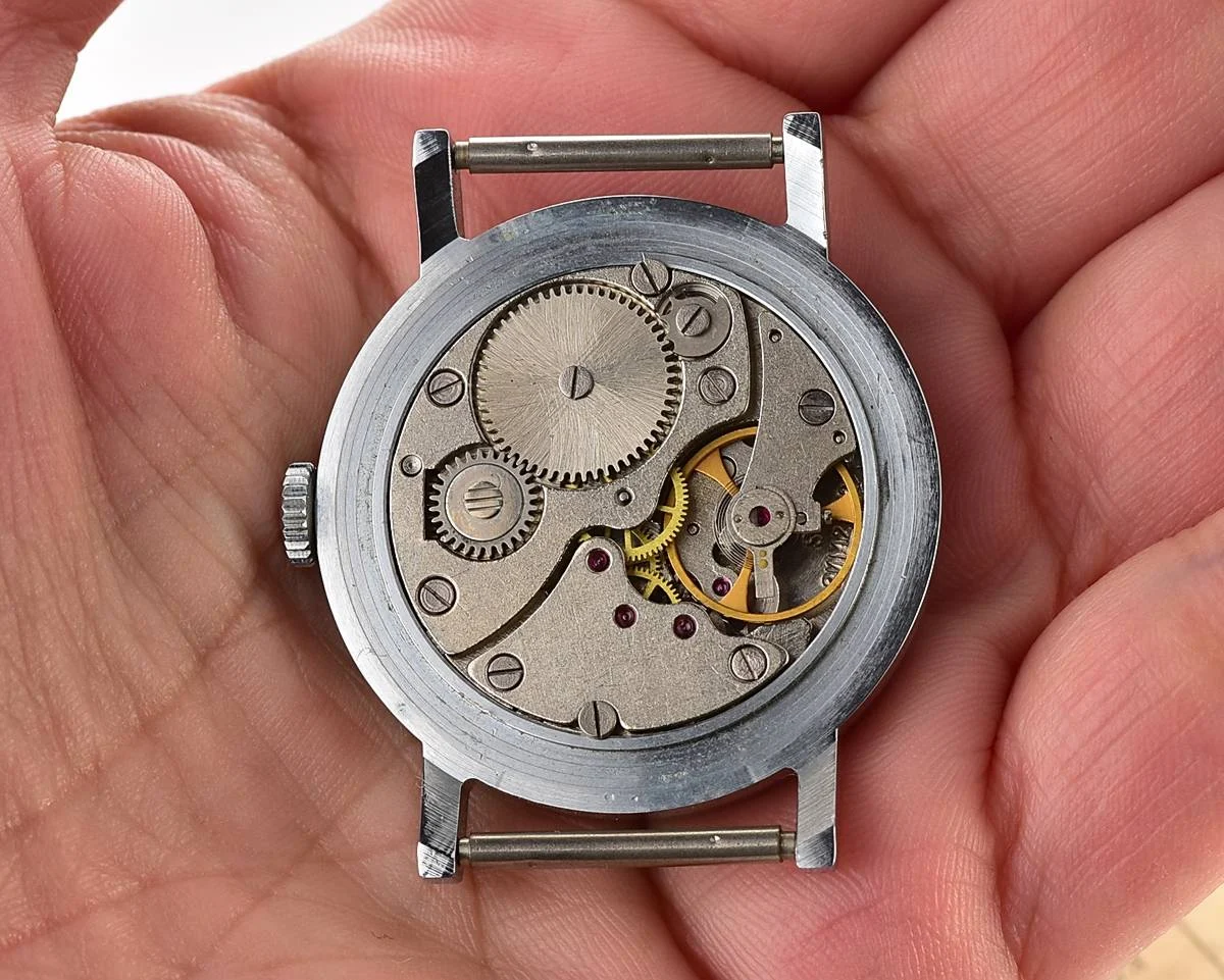 TIME CAPSULE: Soviet mechanical Pobeda watch – New Old Stock (NOS) + Milanese bracelet & upgraded mineral crystal!