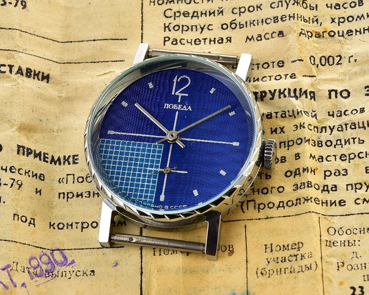 TIME CAPSULE: Soviet mechanical Pobeda watch – New Old Stock (NOS) + Milanese bracelet & upgraded mineral crystal!