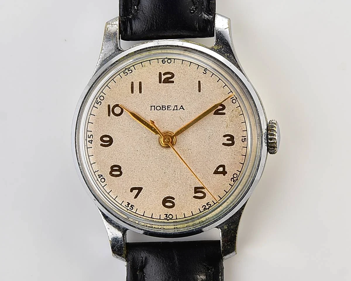 Vintage Soviet Pobeda watch with central second hand, from 1950s, 1MChZ factory