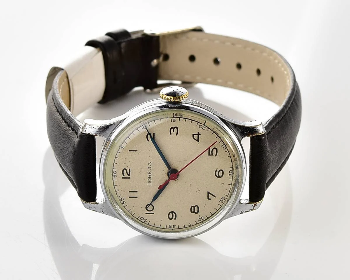 Excellent vintage Soviet Pobeda watch with central second hand, 1MChZ, 3rd quarter of 1957