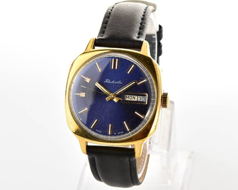 Soviet mechanical RAKETA with automatic self winding movement