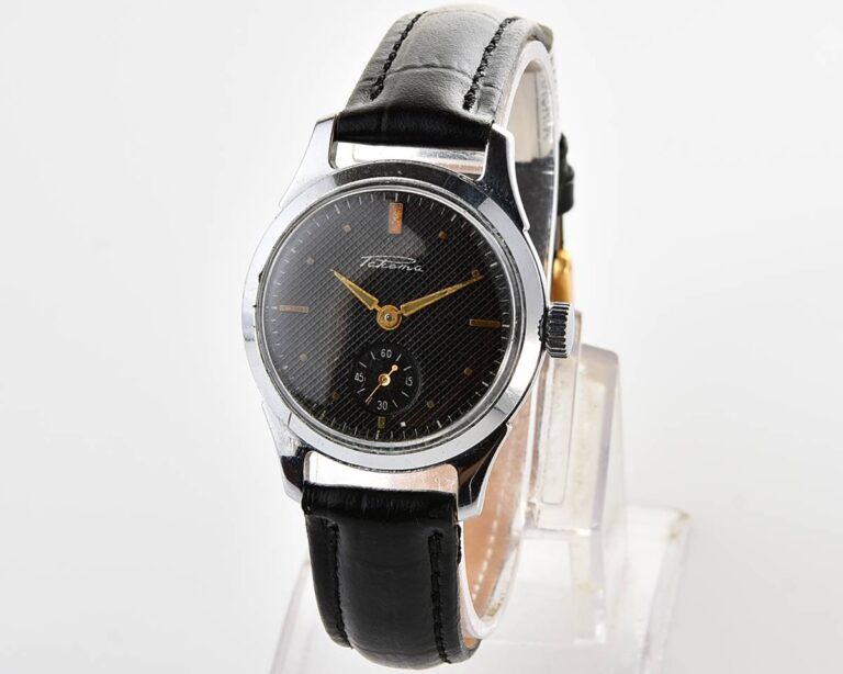 Excellent vintage soviet RAKETA mechanical wristwatch