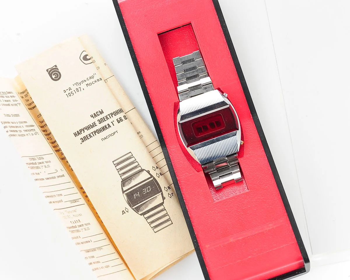 First Red LED Digital Vintage USSR Wrist Watch Electronika E-1 Pulsar!