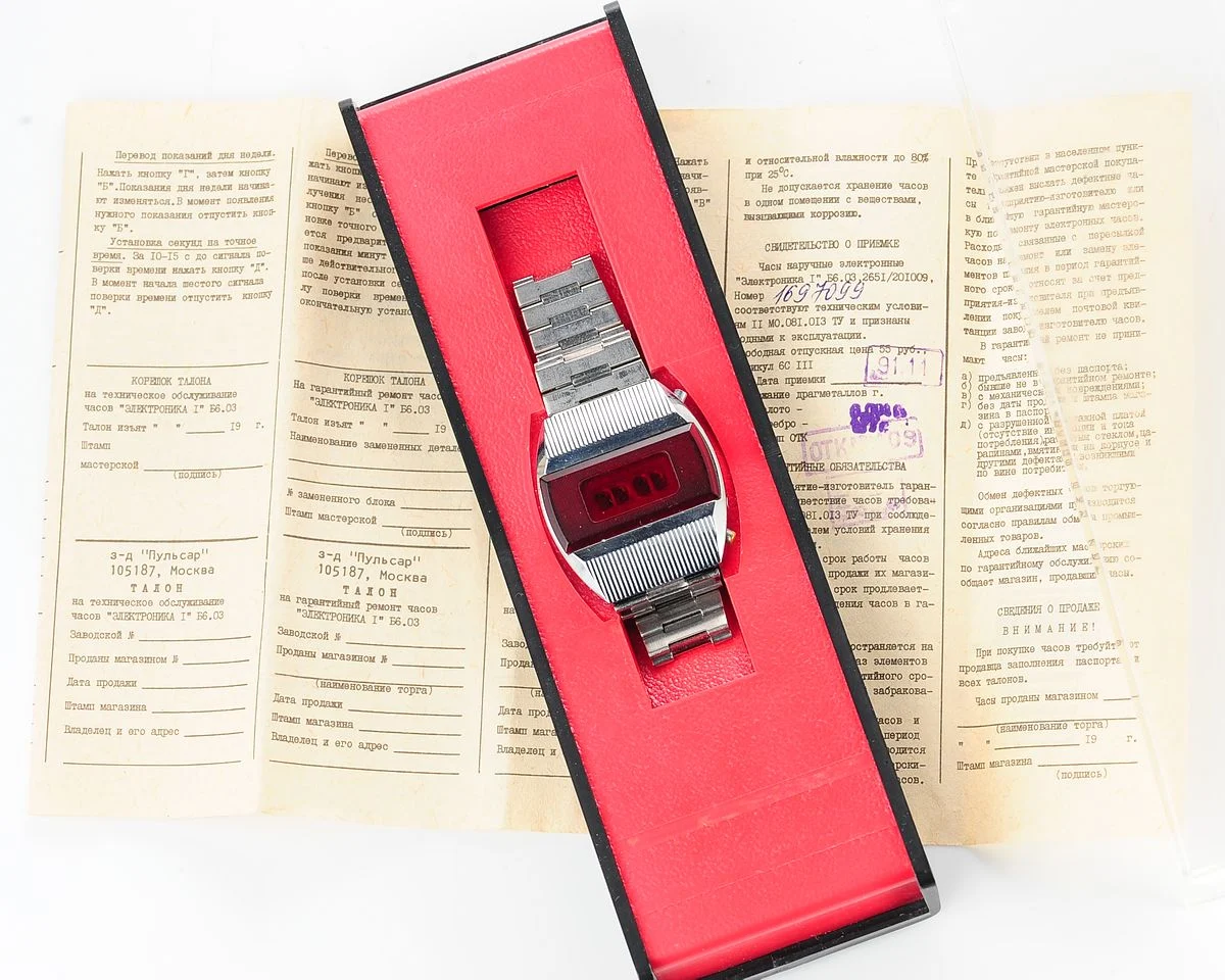 First Red LED Digital Vintage USSR Wrist Watch Electronika E-1 Pulsar!