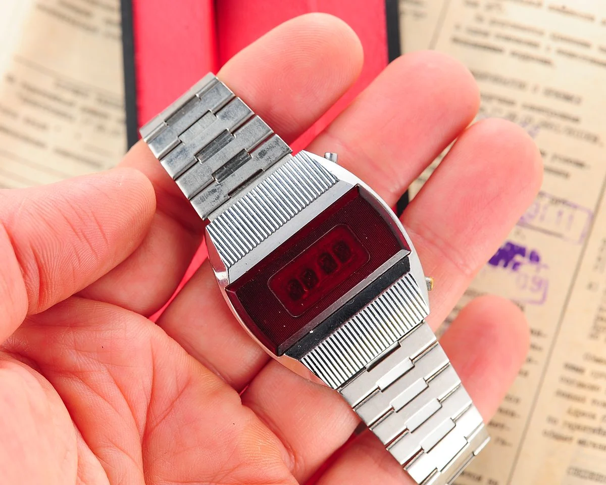 First Red LED Digital Vintage USSR Wrist Watch Electronika E-1 Pulsar!