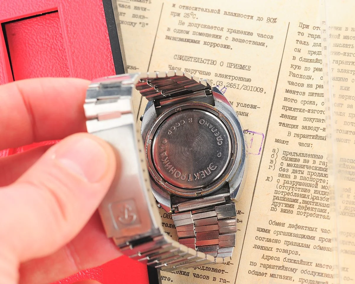 First Red LED Digital Vintage USSR Wrist Watch Electronika E-1 Pulsar!