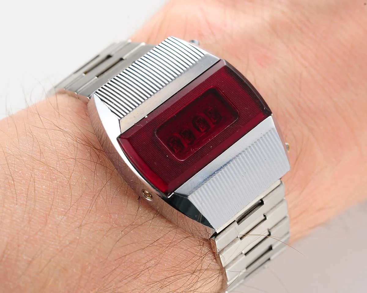 First Red LED Digital Vintage USSR Wrist Watch Electronika E-1 Pulsar!