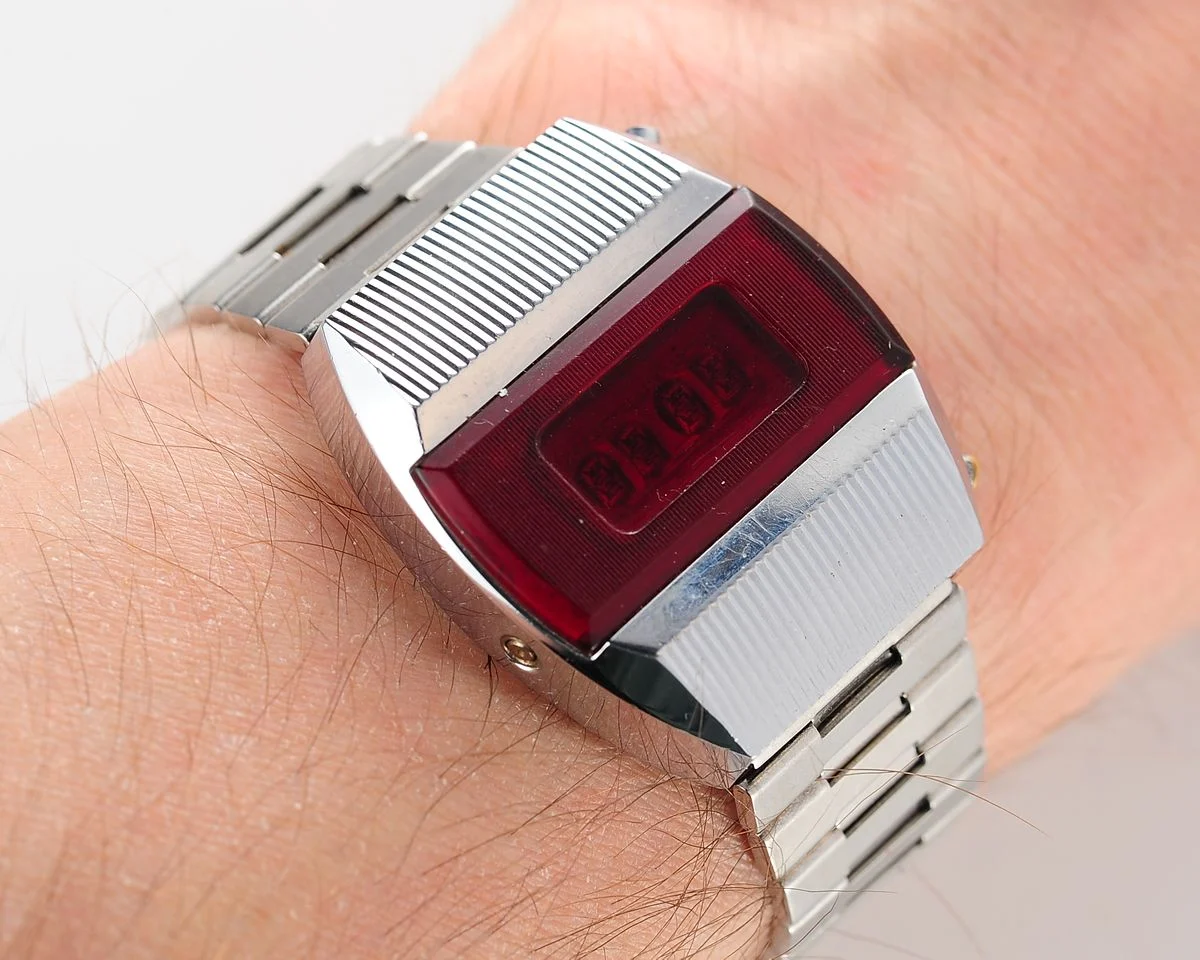 First Red LED Digital Vintage USSR Wrist Watch Electronika E-1 Pulsar!