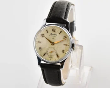 Vintage Soviet mechanical Pobeda watch, 2MChZ, from 1950s