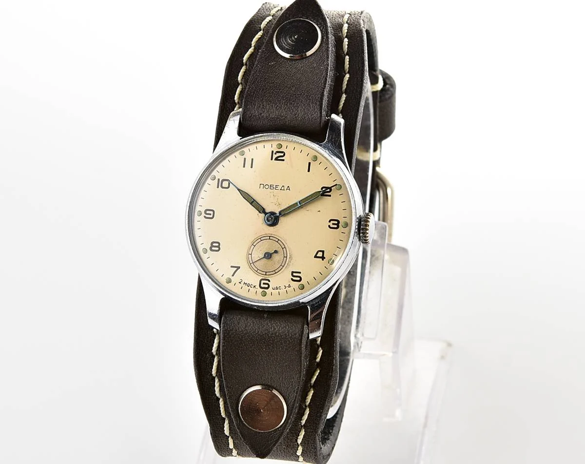 Excellent vintage Soviet mechanical Pobeda watch, 2MChZ from 4th quarter 1958!
