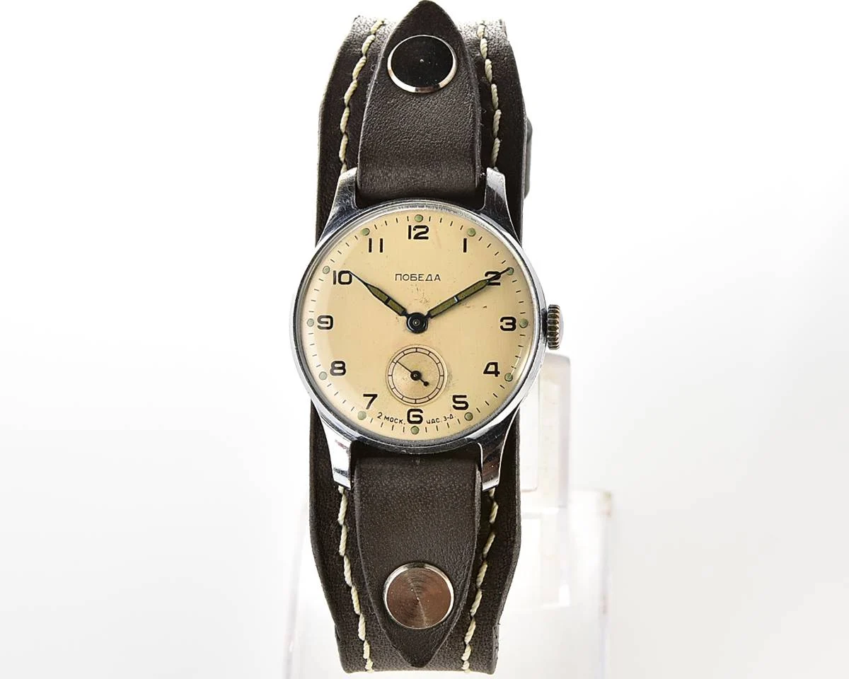 Excellent vintage Soviet mechanical Pobeda watch, 2MChZ from 4th quarter 1958!