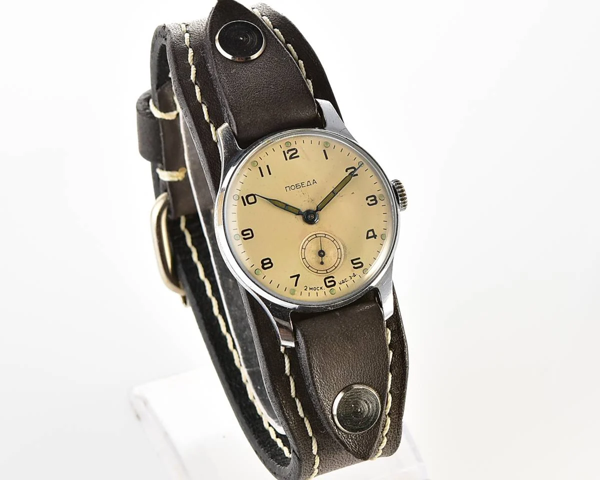Excellent vintage Soviet mechanical Pobeda watch, 2MChZ from 4th quarter 1958!