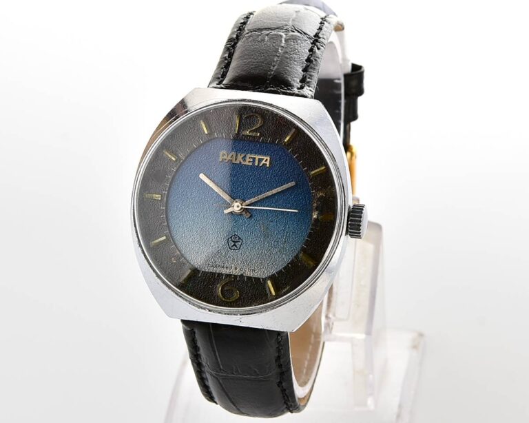 Vintage Raketa soviet mechanical watch with bi-color blue/black dial