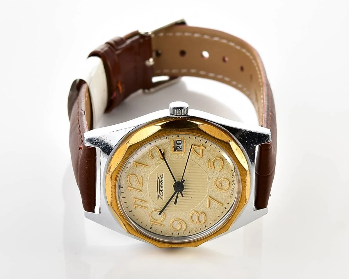Large Soviet Raketa vintage mechanical watch with stylish minimalistic dial