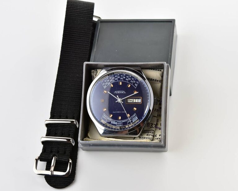 TIME CAPSULE: Vintage soviet Raketa perpetual calendar watch - New Old Stock(NOS)!
