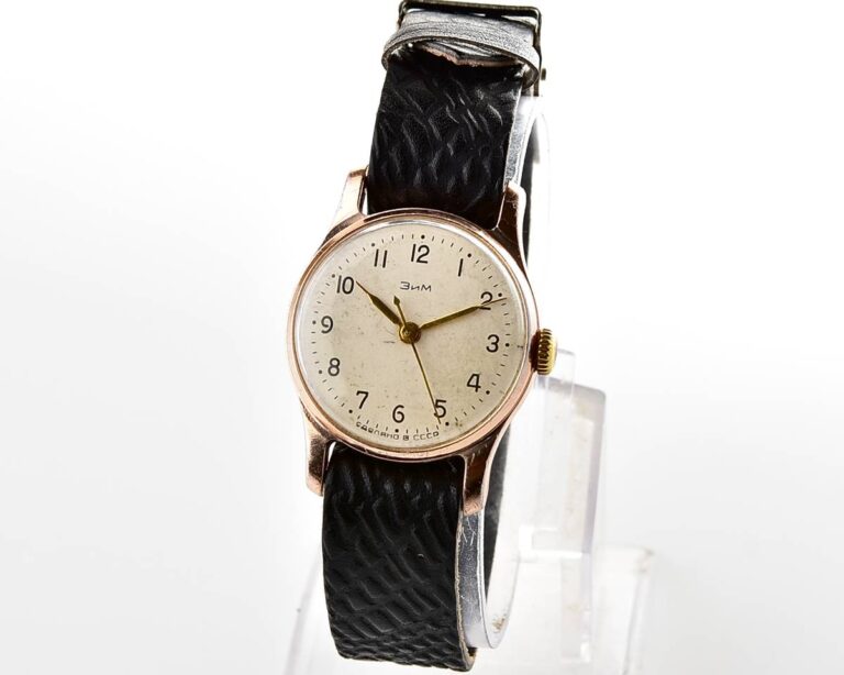 ZiM soviet mechanical watch with central seconds hand