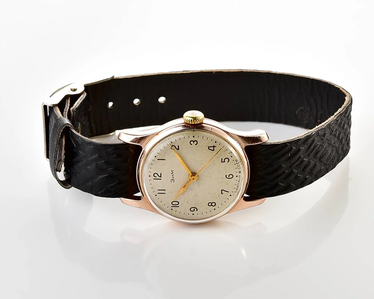 ZiM Soviet mechanical watch with central seconds hand