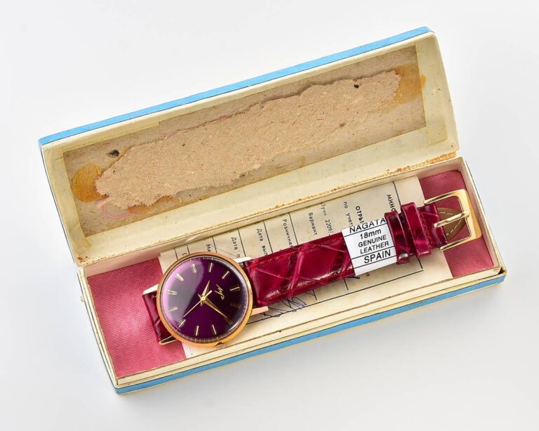 TIME CAPSULE: LUCH soviet gold-plated vintage watch - complete with box and passport!