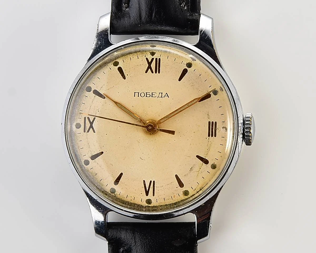 Vintage Soviet Pobeda watch with central second hand