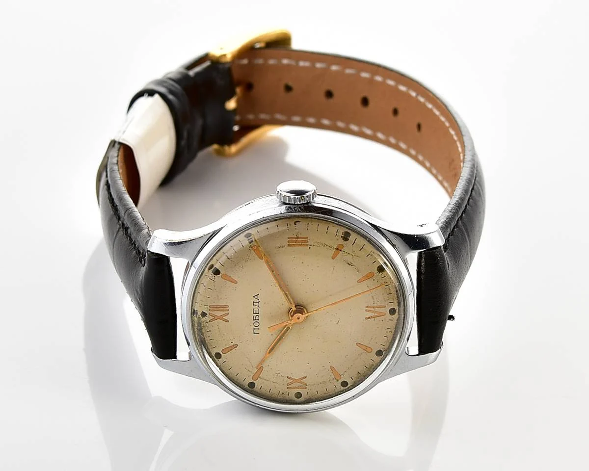 Vintage Soviet Pobeda watch with central second hand