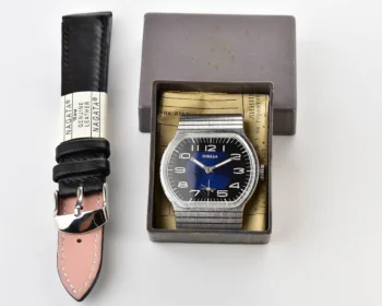 Soviet mechanical Pobeda watch - complete with strap, box & passport!