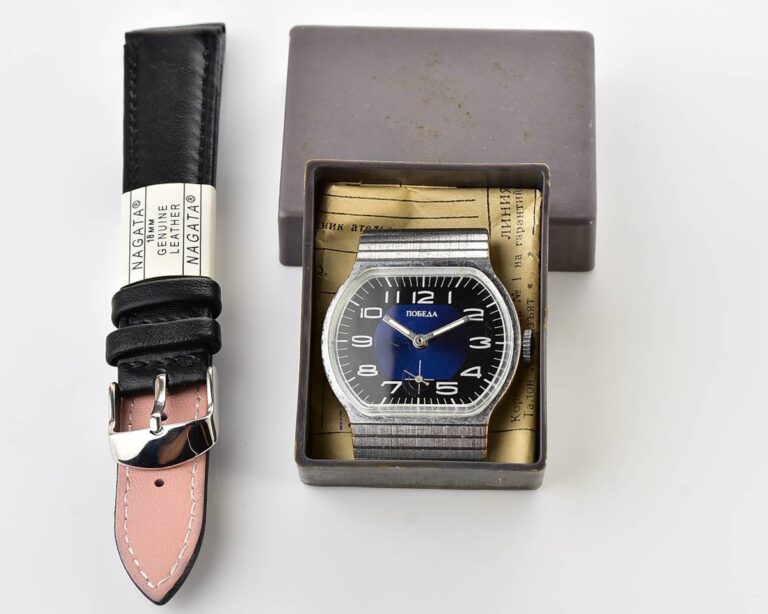 Soviet mechanical POBEDA watch - complete with strap, box & passport!