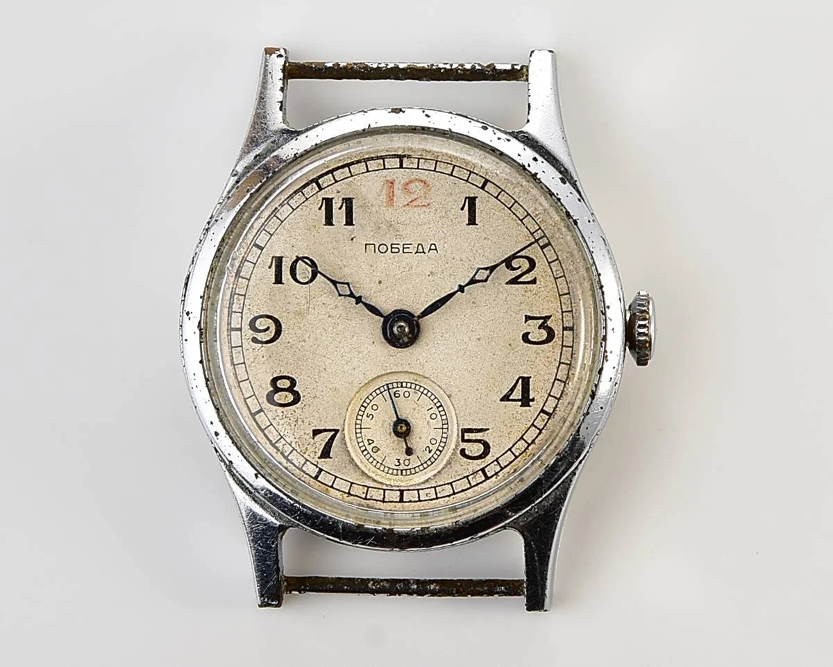 Vintage mechanical Pobeda wrist watch "red 12" - 1st quarter 1951