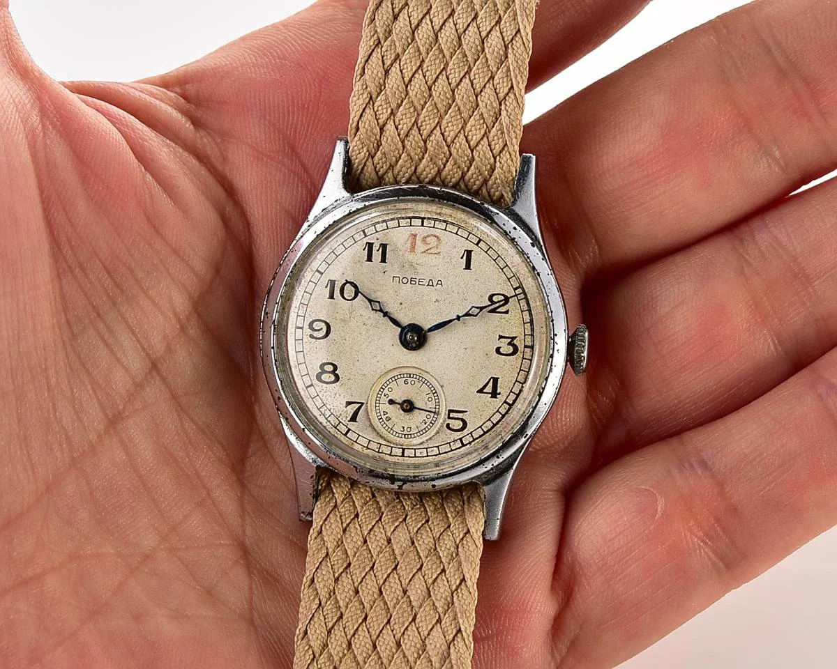 Vintage mechanical Pobeda wrist watch "red 12" - 1st quarter 1951