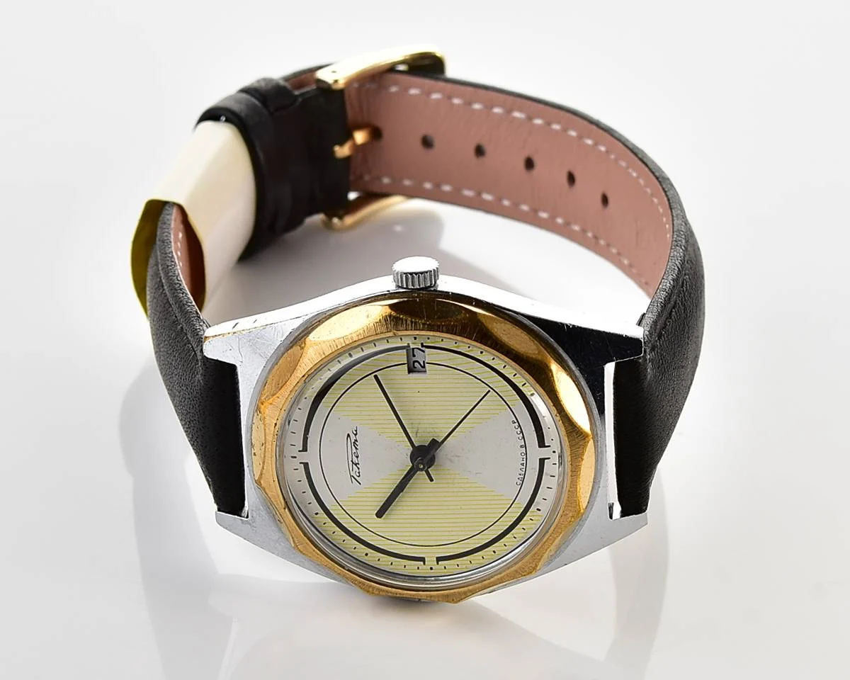Large Soviet Raketa vintage mechanical watch with stylish minimalistic dial