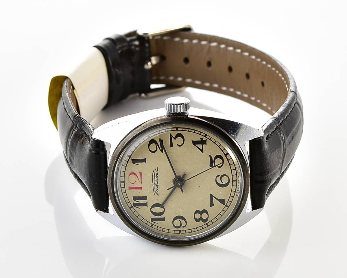 Soviet RAKETA "red 12" vintage mechanical wristwatch