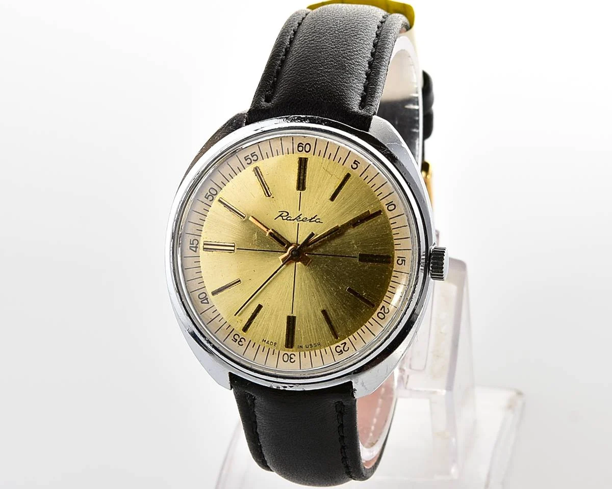 Large vintage Raketa mechanical watch