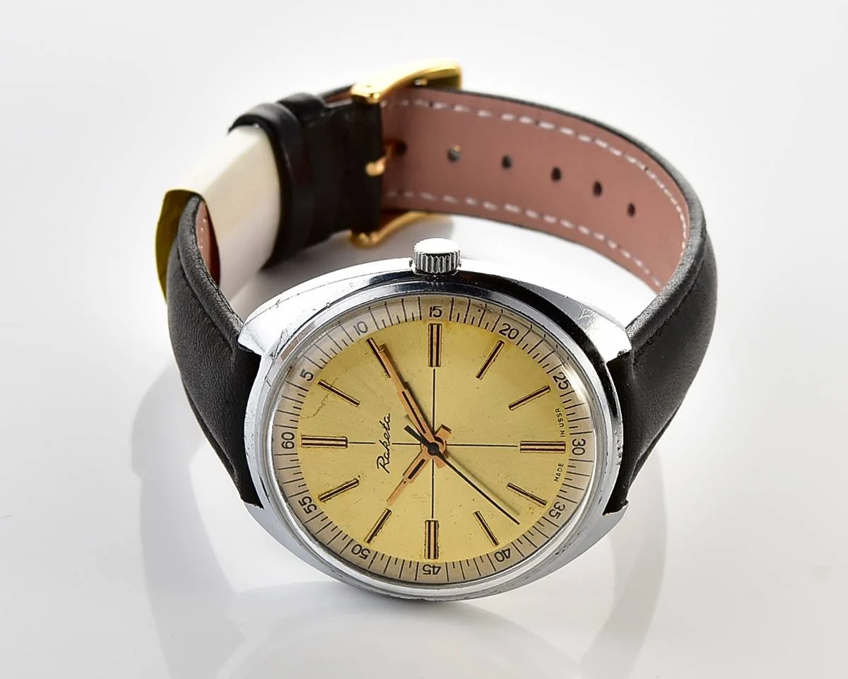 Large vintage Raketa mechanical watch