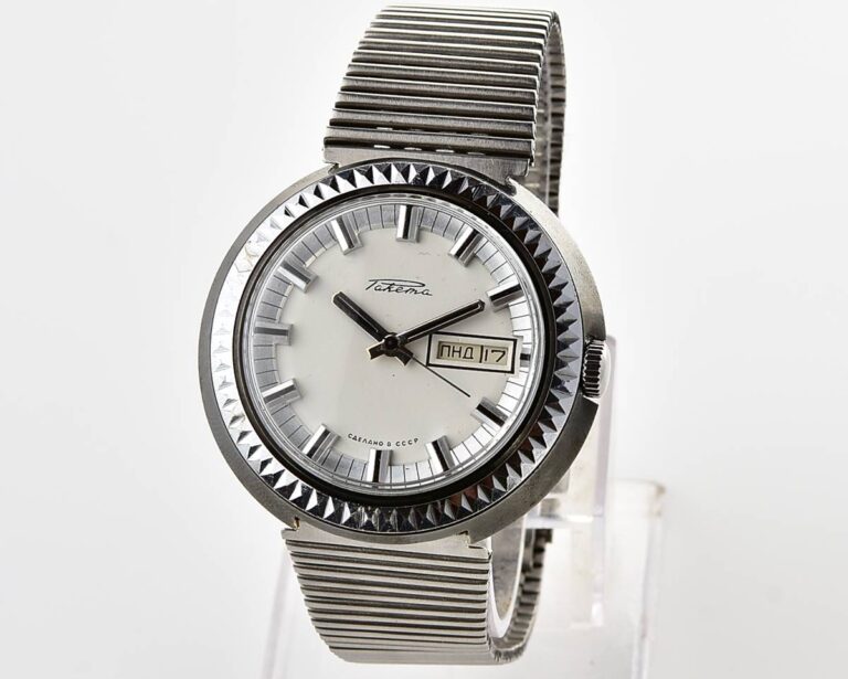 Vintage soviet RAKETA mechanical watch with double calendar