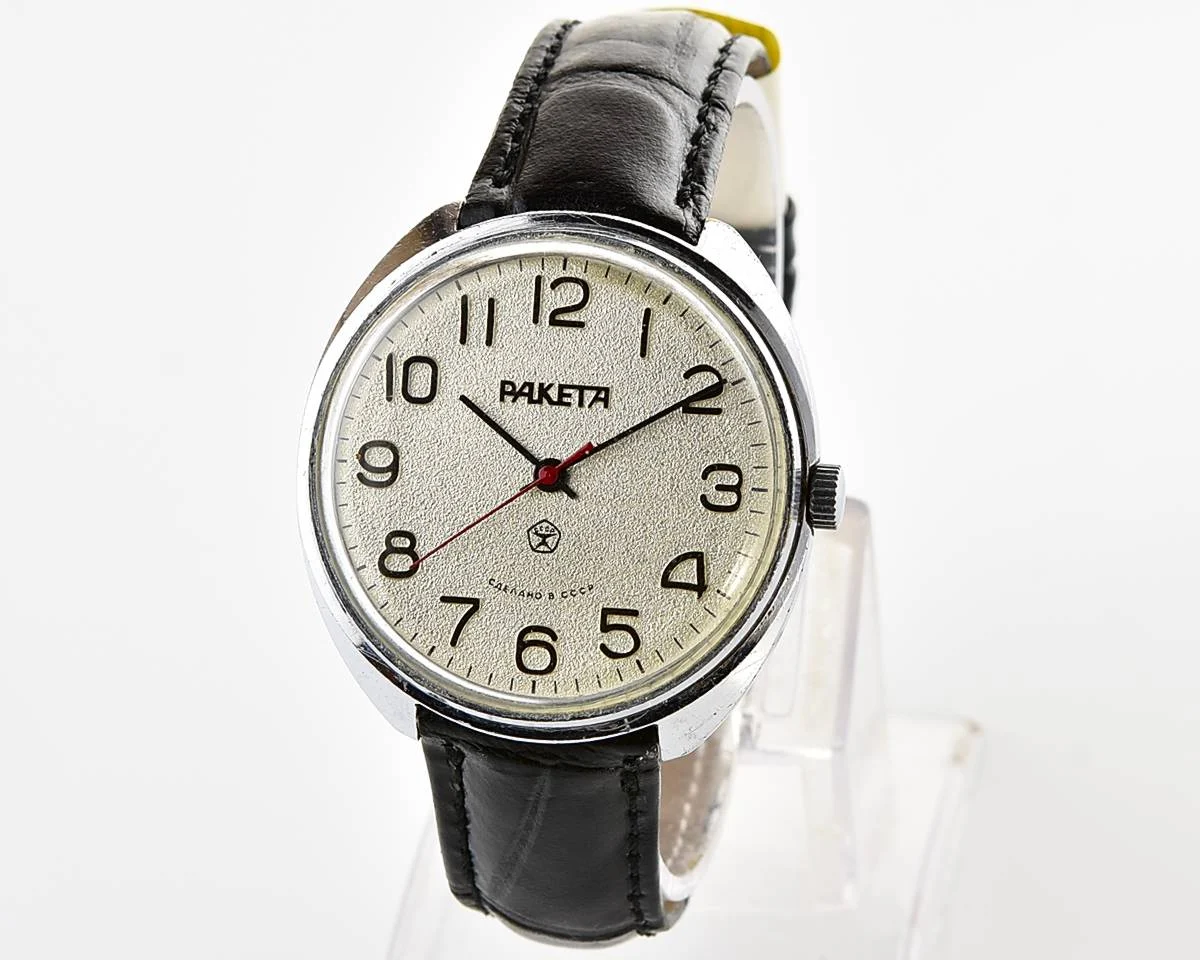 Large vintage Raketa mechanical watch