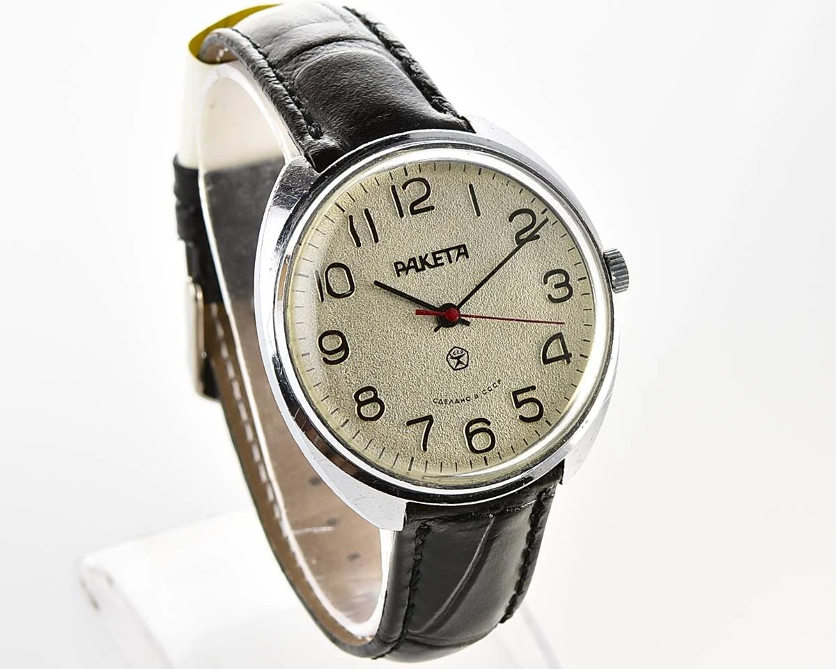 Large vintage Raketa mechanical watch
