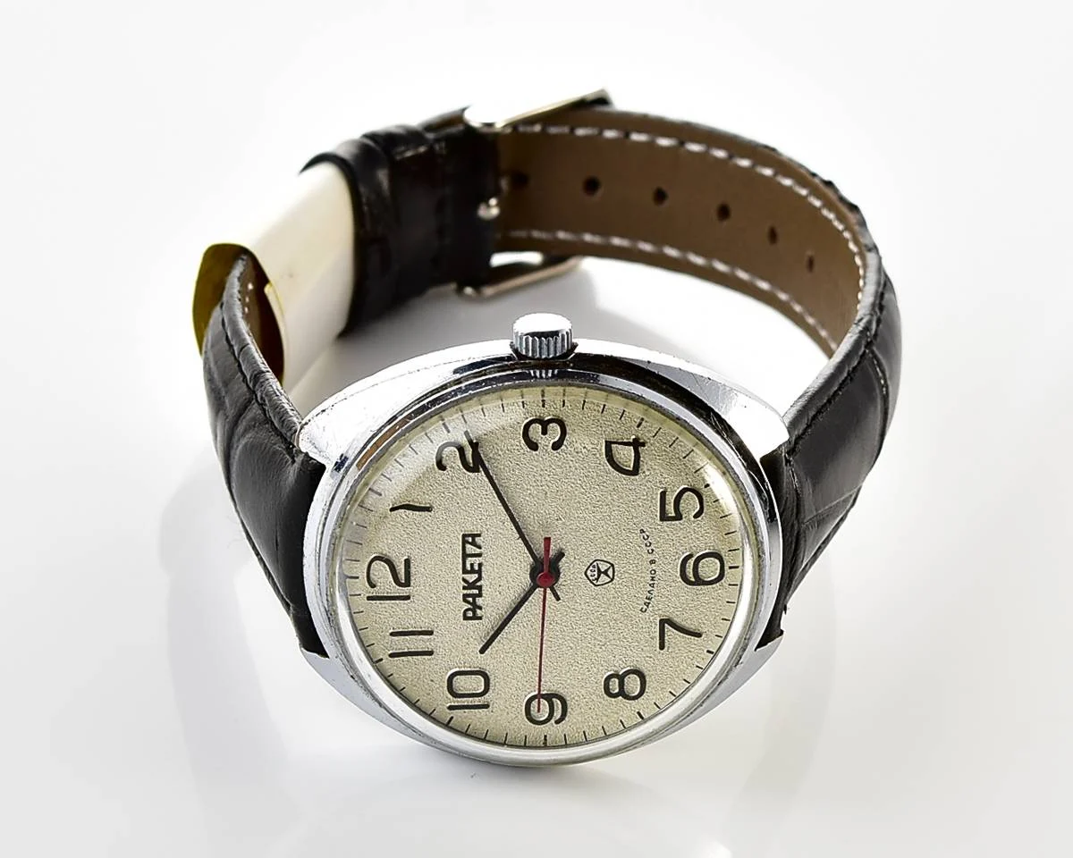 Large vintage Raketa mechanical watch