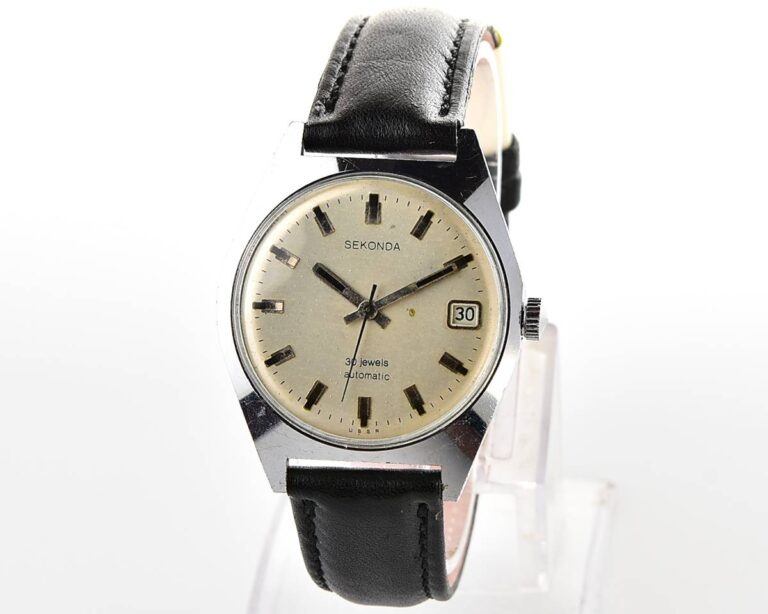 Vintage Sekonda soviet mechanical watch with automatic self-winding 30 jewels movement