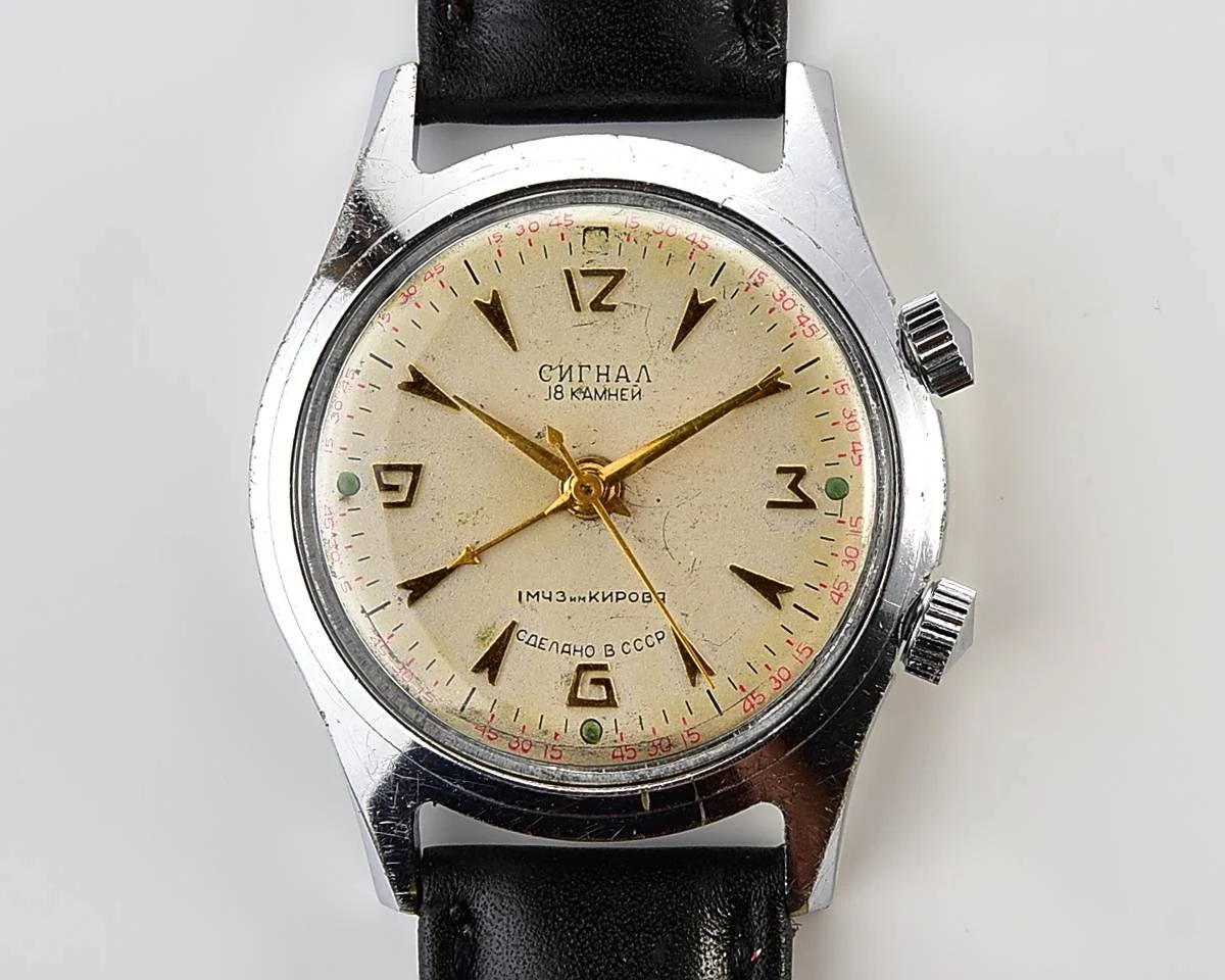 Signal vintage mechanical watch with alarm function