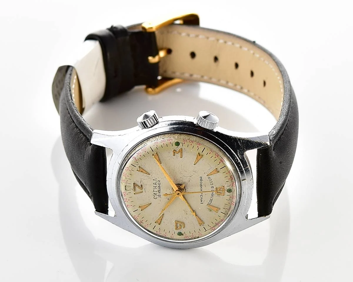 Signal vintage mechanical watch with alarm function